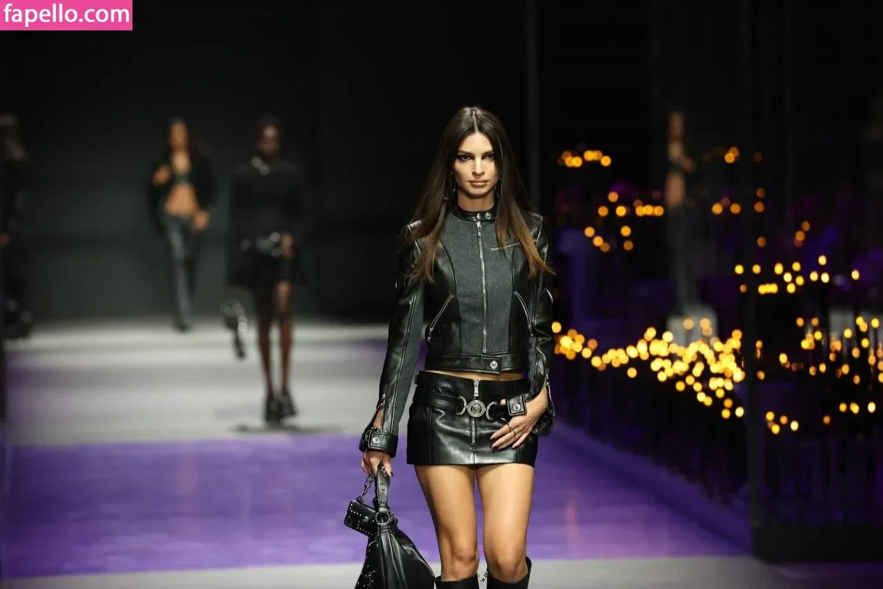 Emily Ratajkowski Onlyfans Photo Gallery 