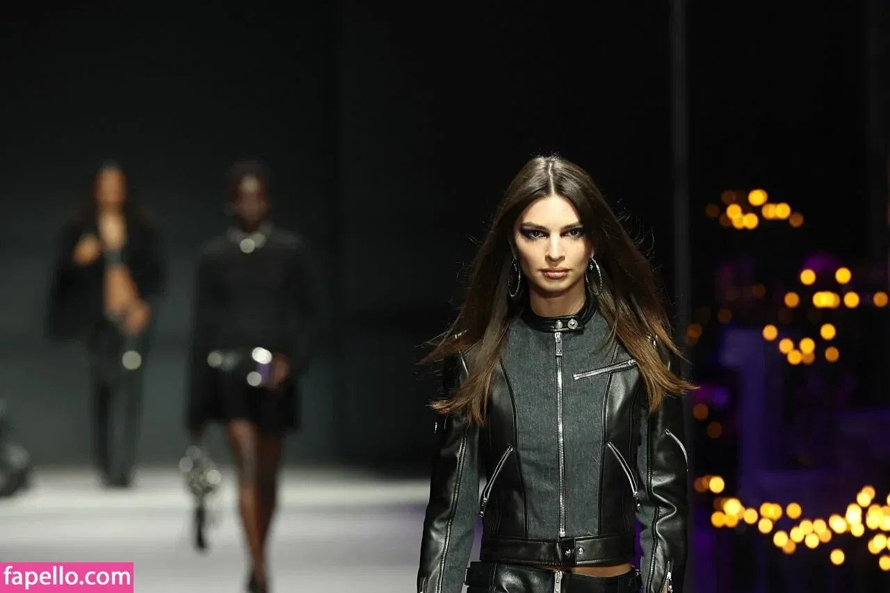 Emily Ratajkowski Onlyfans Photo Gallery 