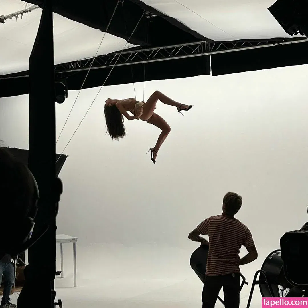 Emily Ratajkowski Onlyfans Photo Gallery 