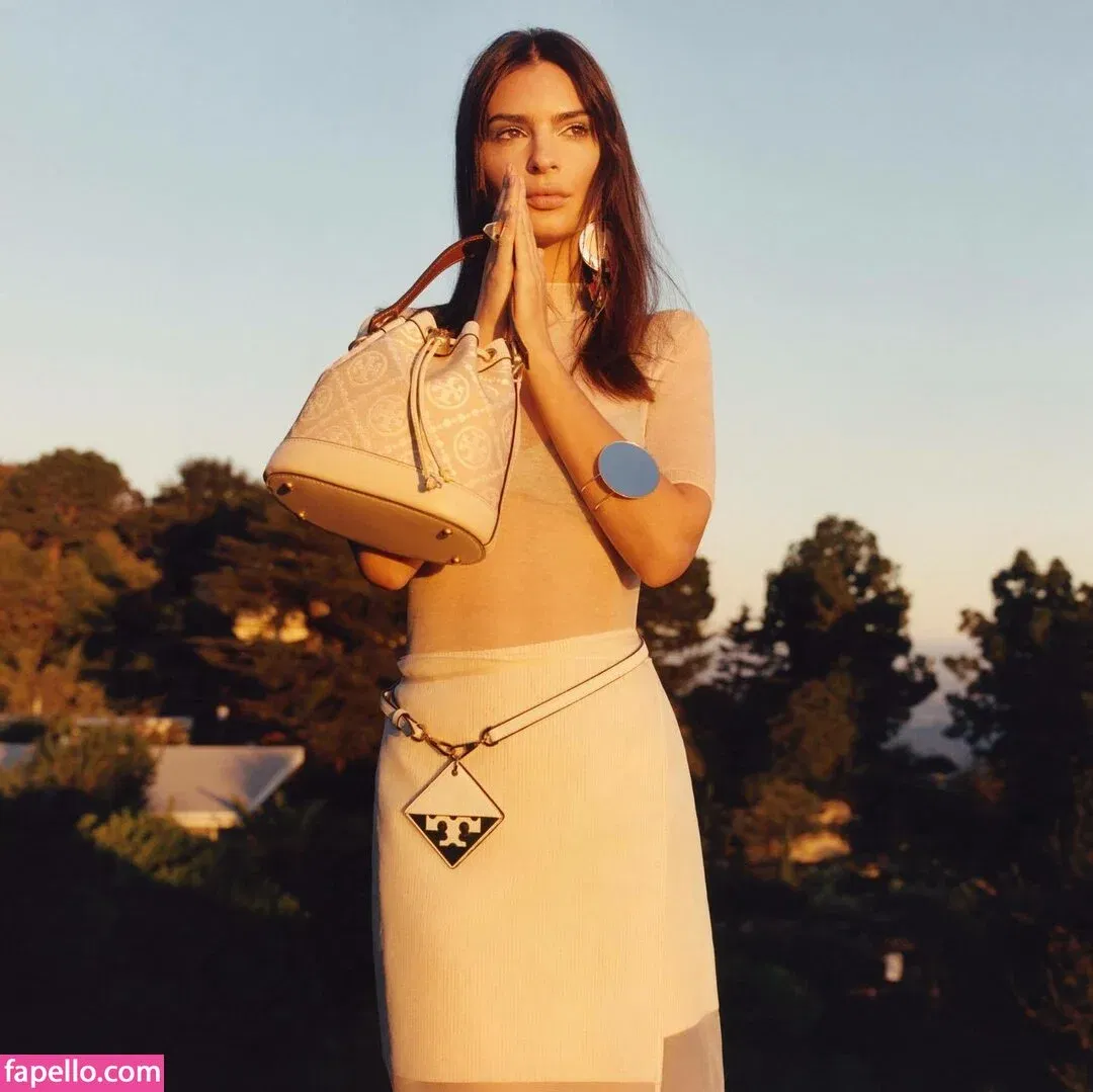 Emily Ratajkowski Onlyfans Photo Gallery 