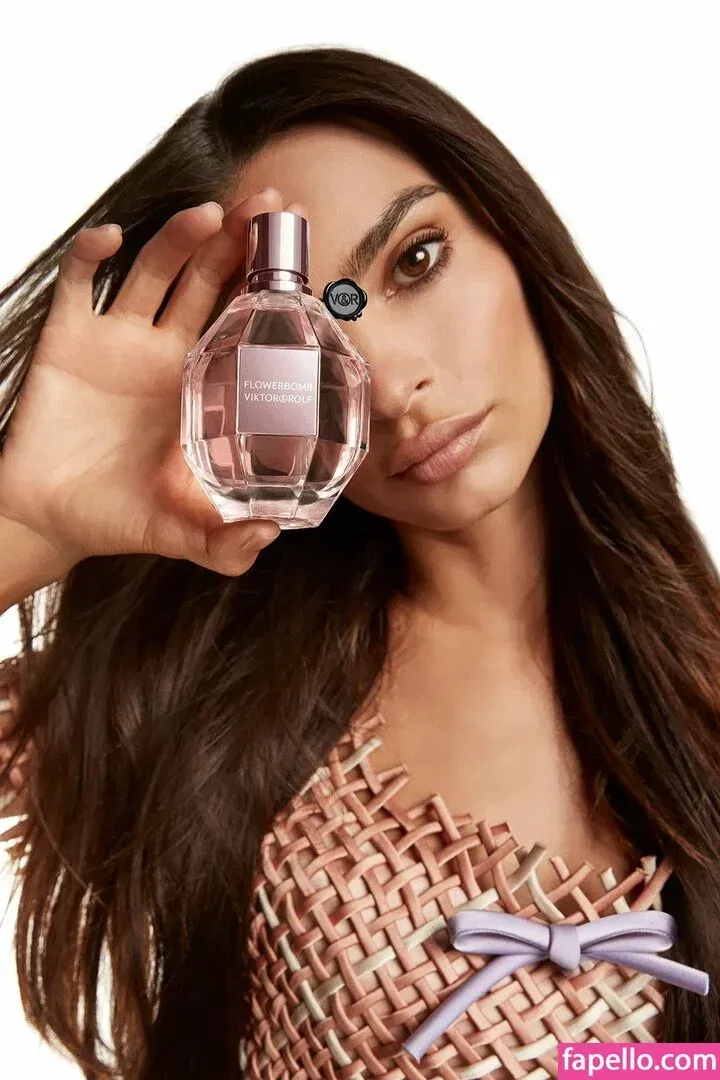 Emily Ratajkowski Onlyfans Photo Gallery 