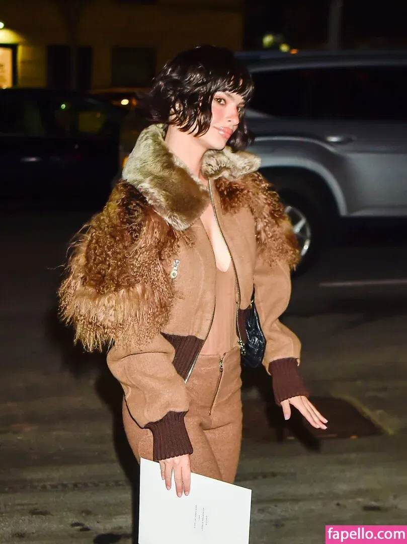 Emily Ratajkowski Onlyfans Photo Gallery 