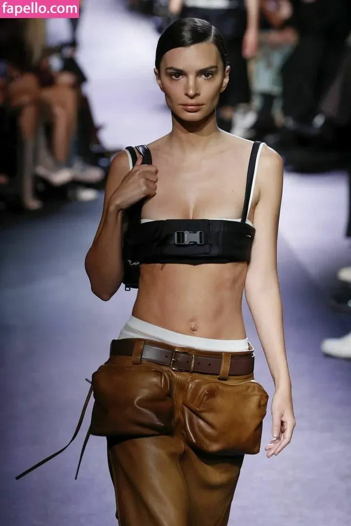 Emily Ratajkowski Onlyfans Photo Gallery 