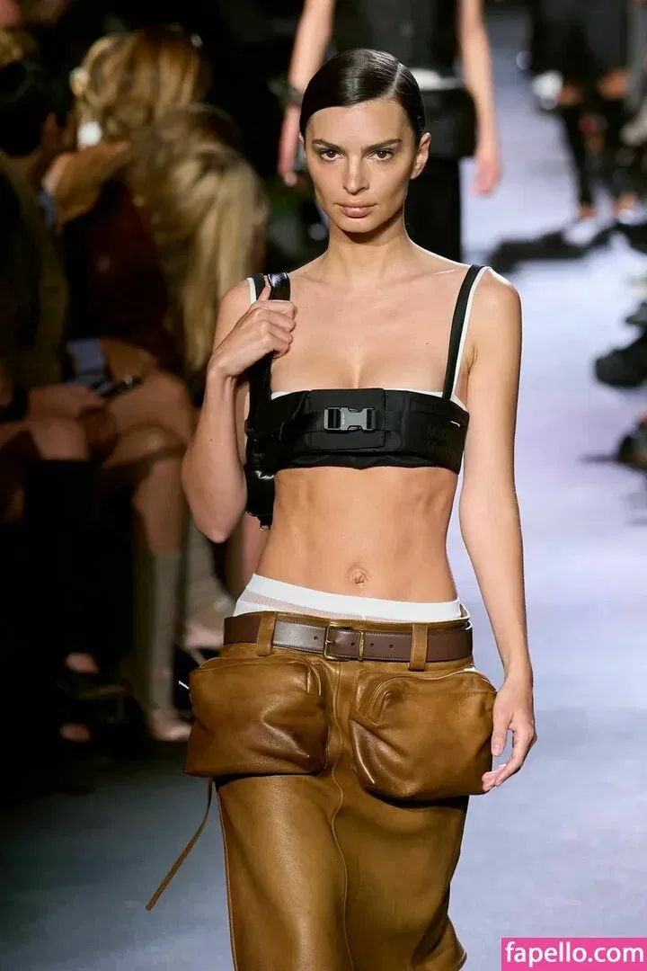 Emily Ratajkowski Onlyfans Photo Gallery 