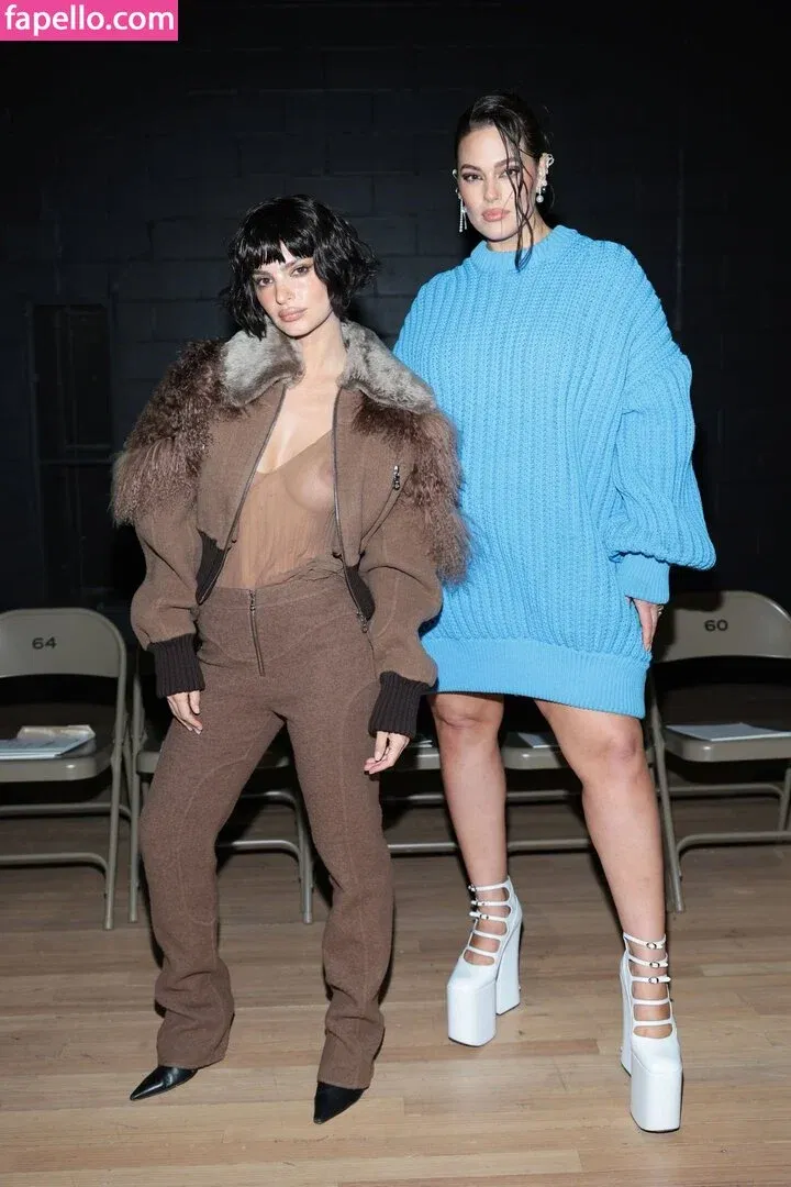 Emily Ratajkowski Onlyfans Photo Gallery 