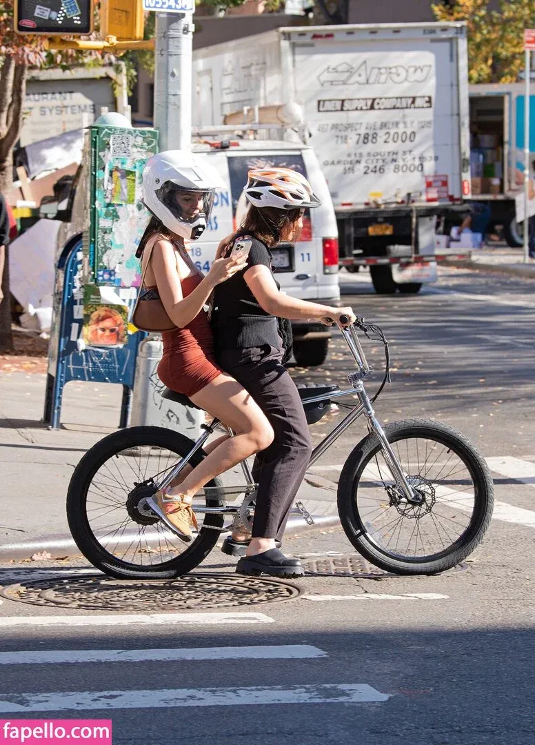 Emily Ratajkowski Onlyfans Photo Gallery 