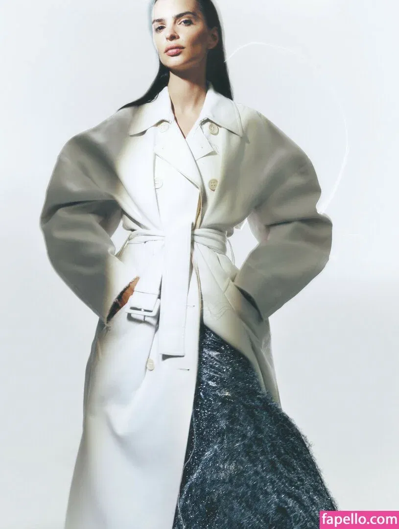 Emily Ratajkowski Onlyfans Photo Gallery 