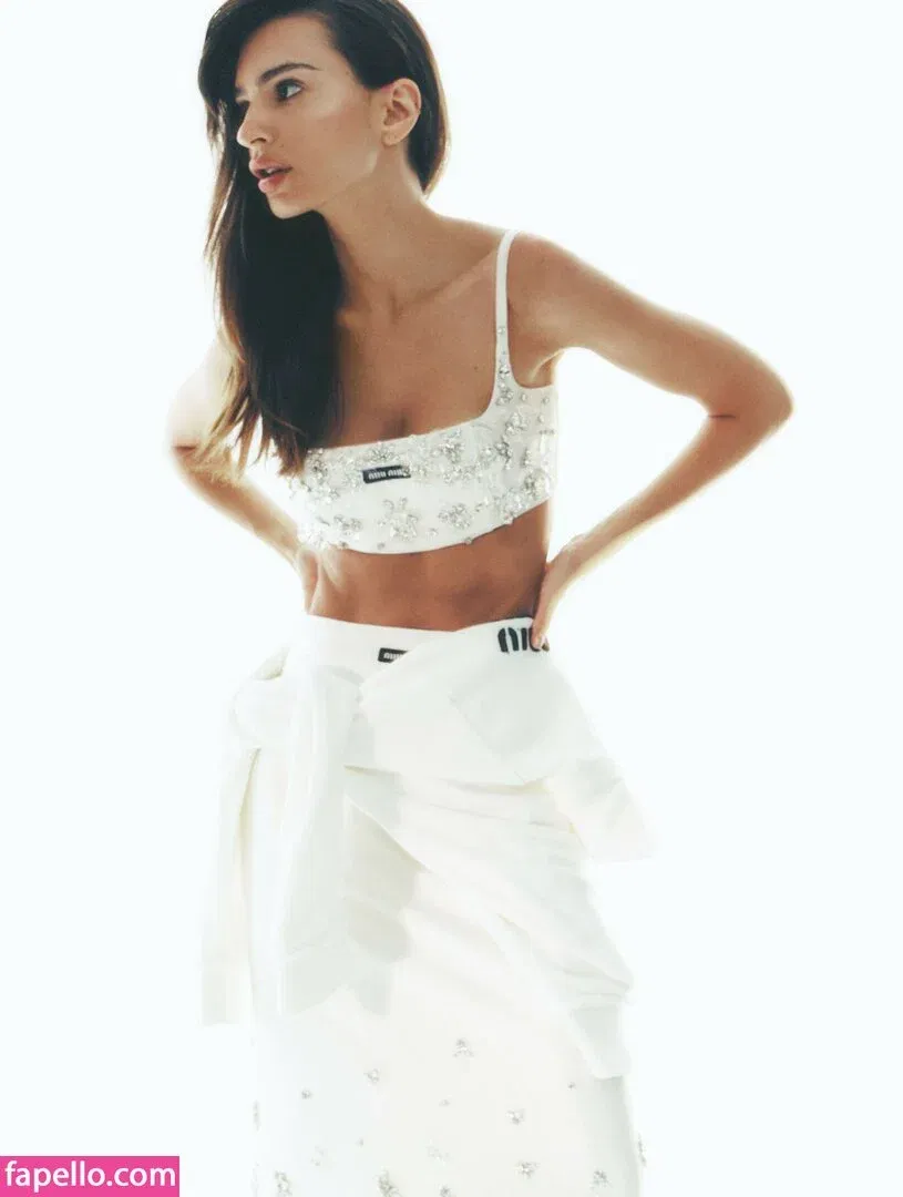 Emily Ratajkowski Onlyfans Photo Gallery 