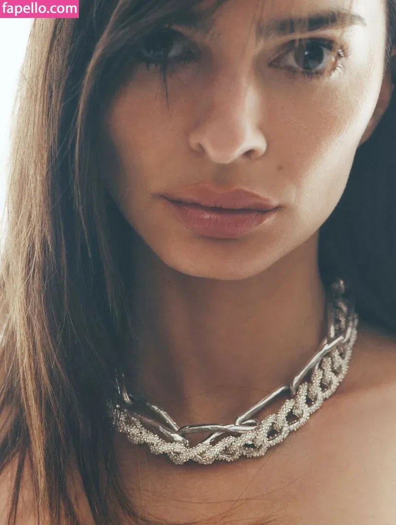 Emily Ratajkowski Onlyfans Photo Gallery 