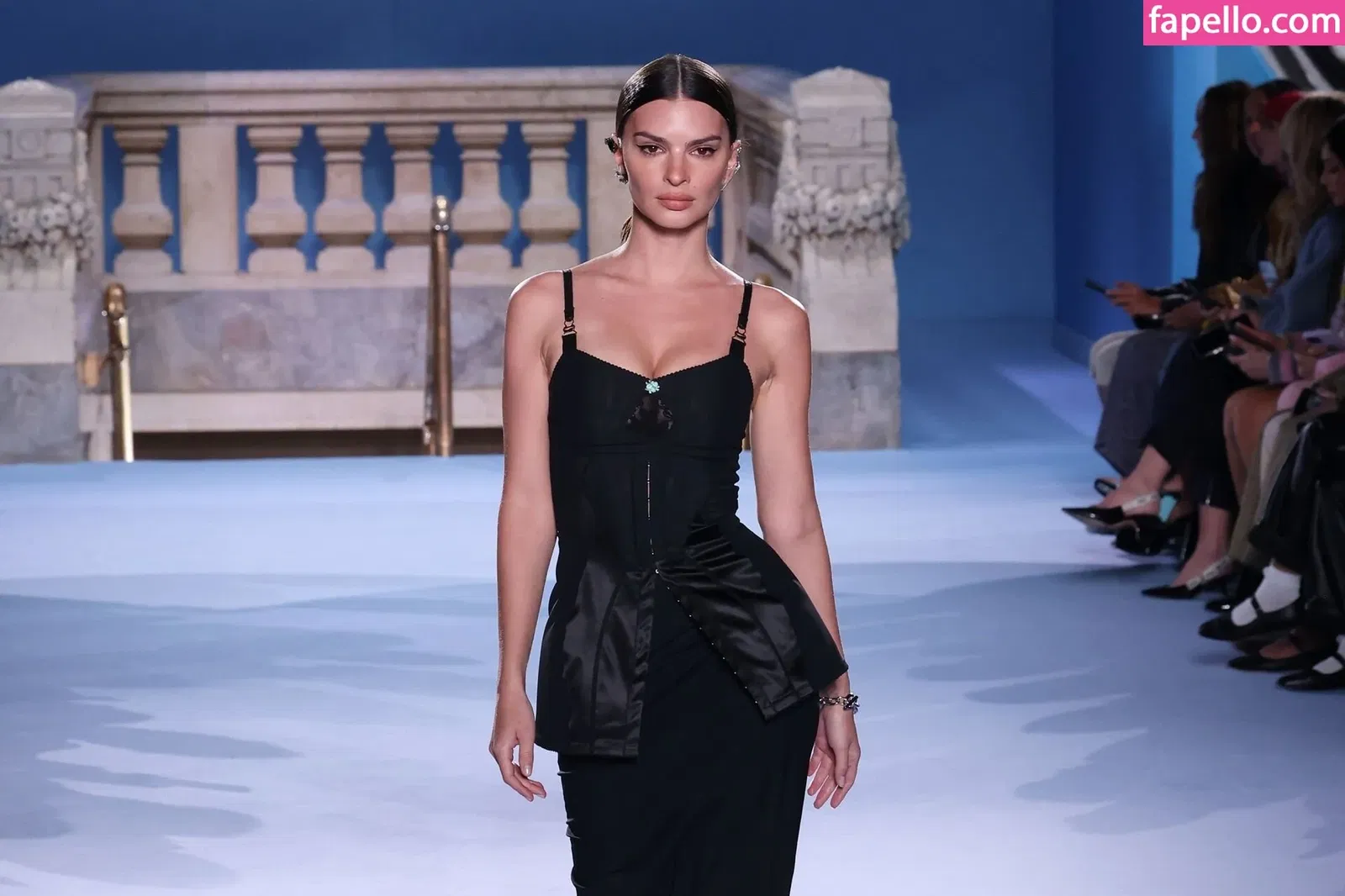 Emily Ratajkowski Onlyfans Photo Gallery 