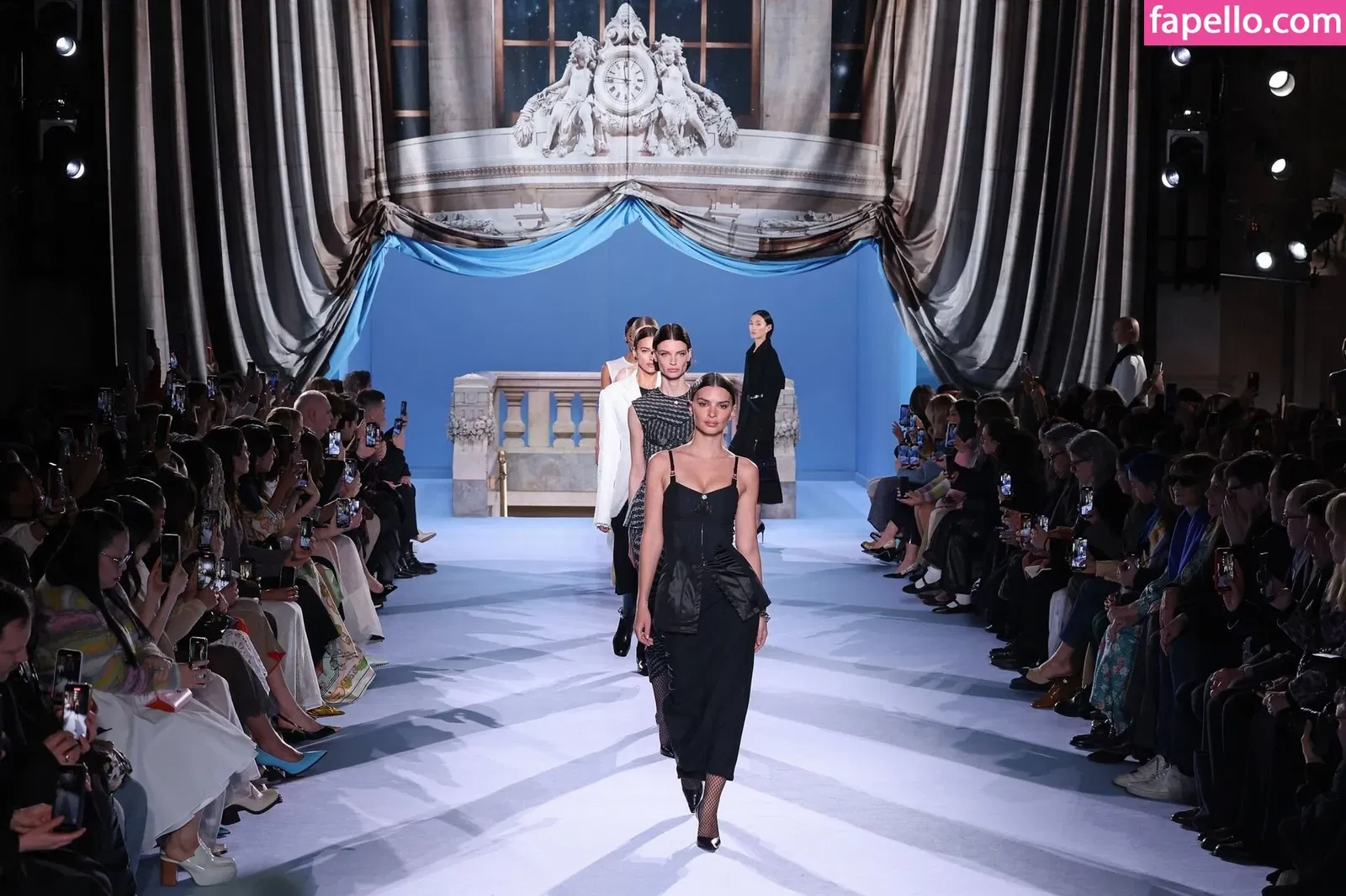 Emily Ratajkowski Onlyfans Photo Gallery 