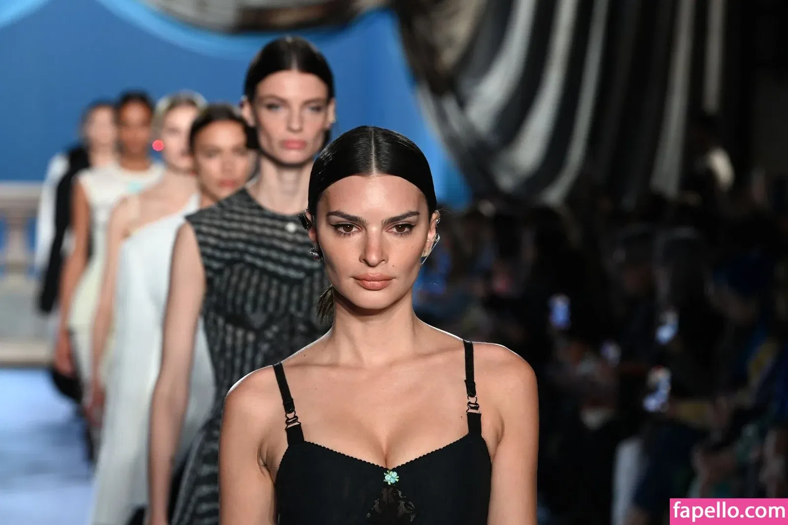 Emily Ratajkowski Onlyfans Photo Gallery 