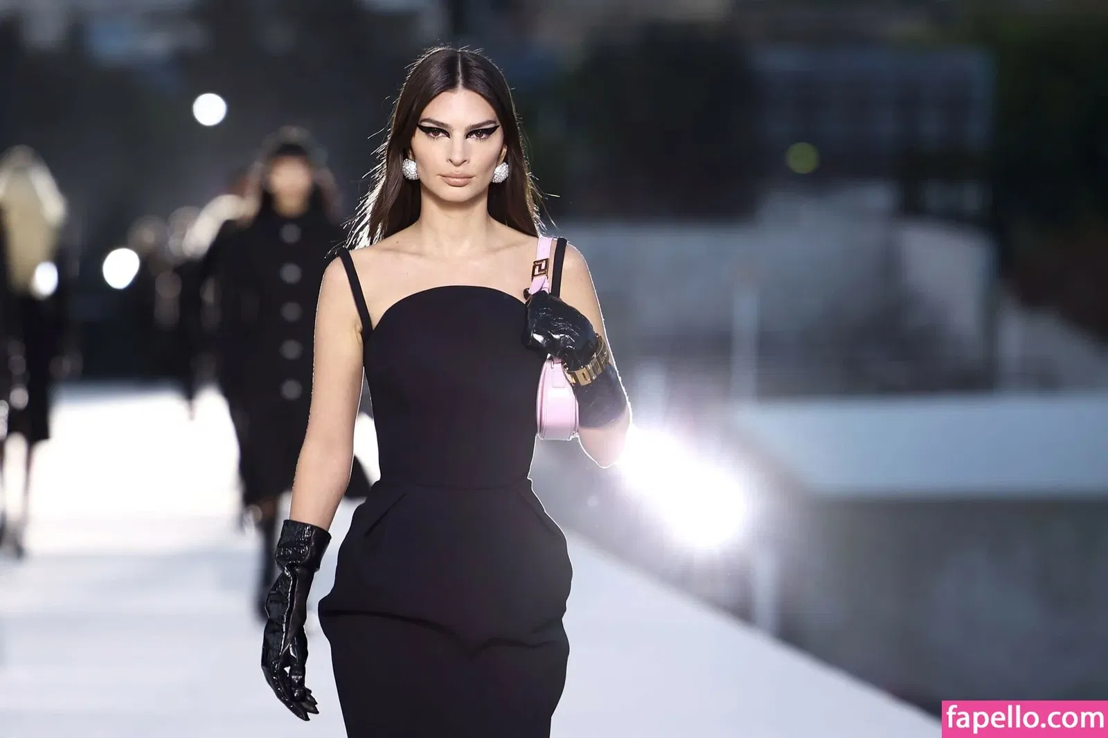 Emily Ratajkowski Onlyfans Photo Gallery 