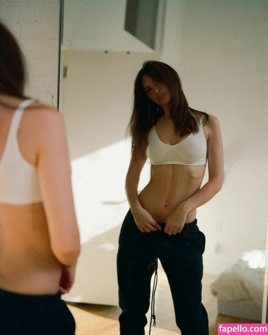 Emily Ratajkowski Onlyfans Photo Gallery 