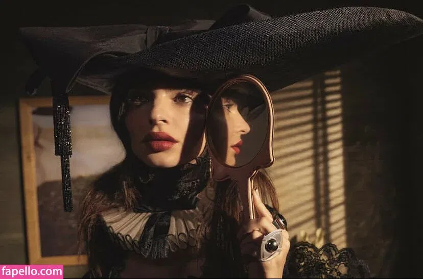 Emily Ratajkowski Onlyfans Photo Gallery 