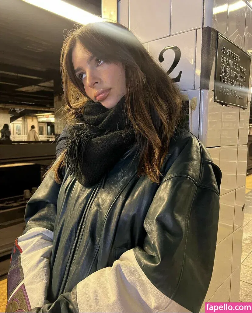 Emily Ratajkowski Onlyfans Photo Gallery 