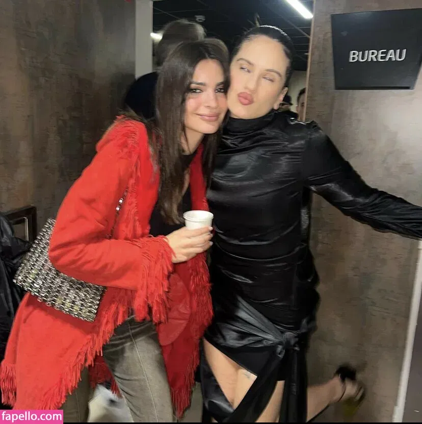 Emily Ratajkowski Onlyfans Photo Gallery 