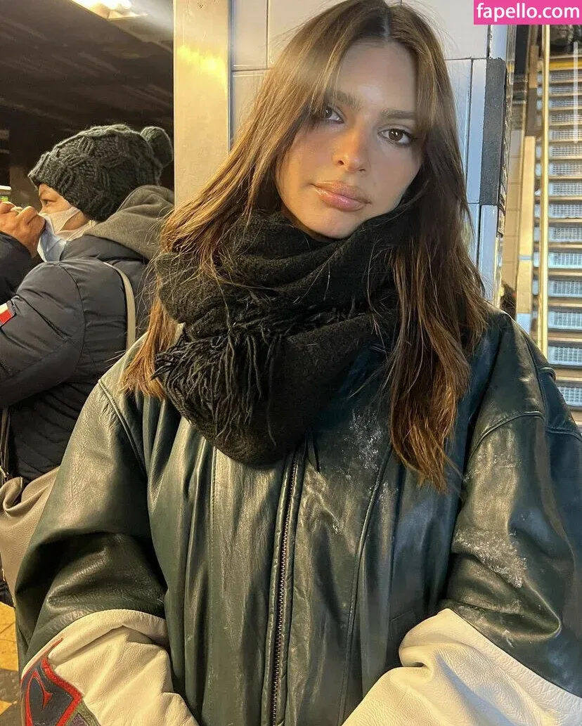 Emily Ratajkowski Onlyfans Photo Gallery 