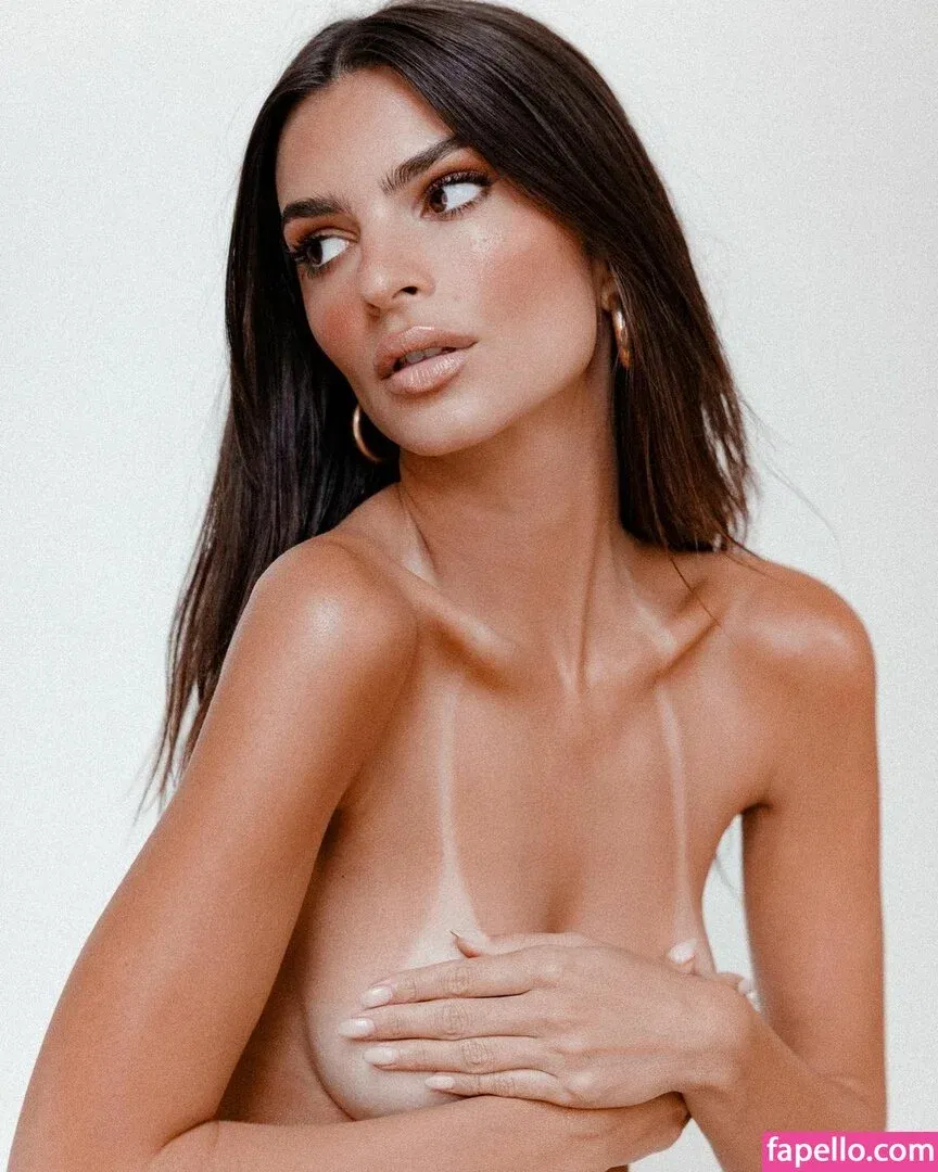 Emily Ratajkowski Onlyfans Photo Gallery 