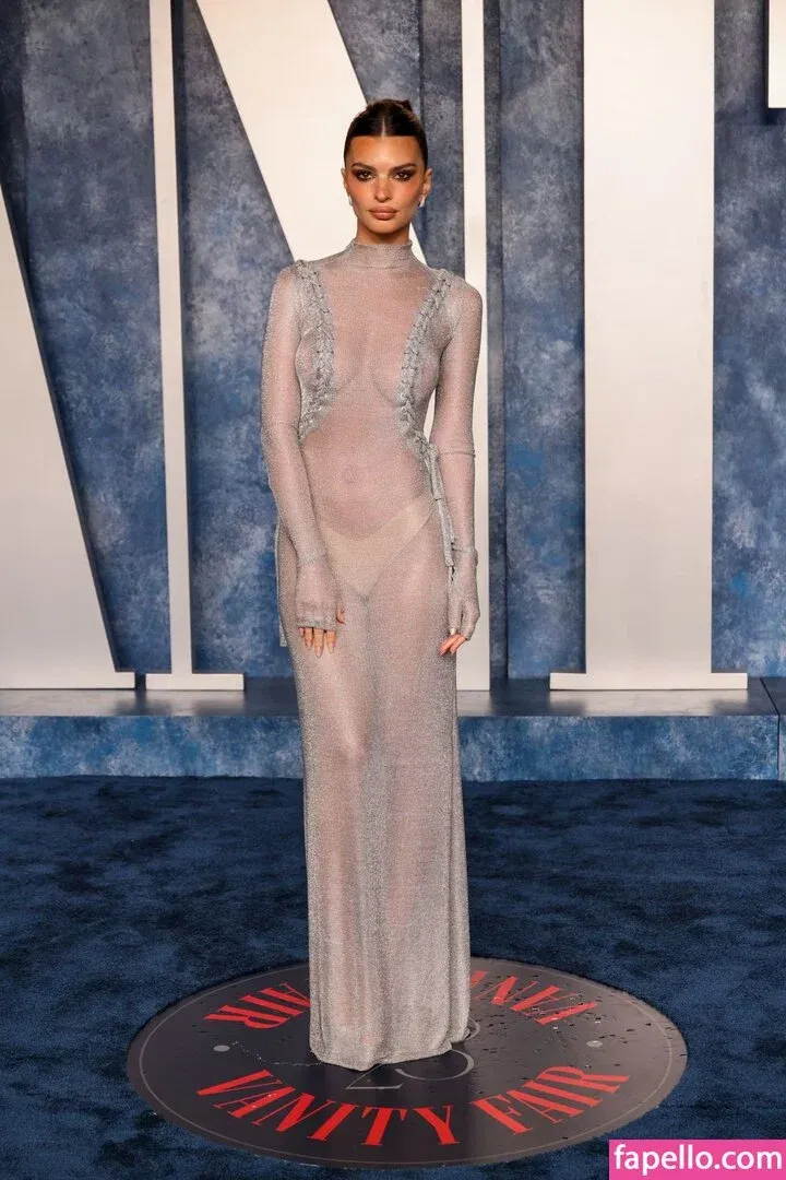 Emily Ratajkowski Onlyfans Photo Gallery 