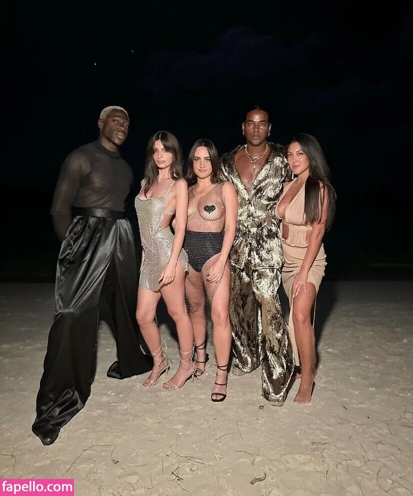 Emily Ratajkowski Onlyfans Photo Gallery 