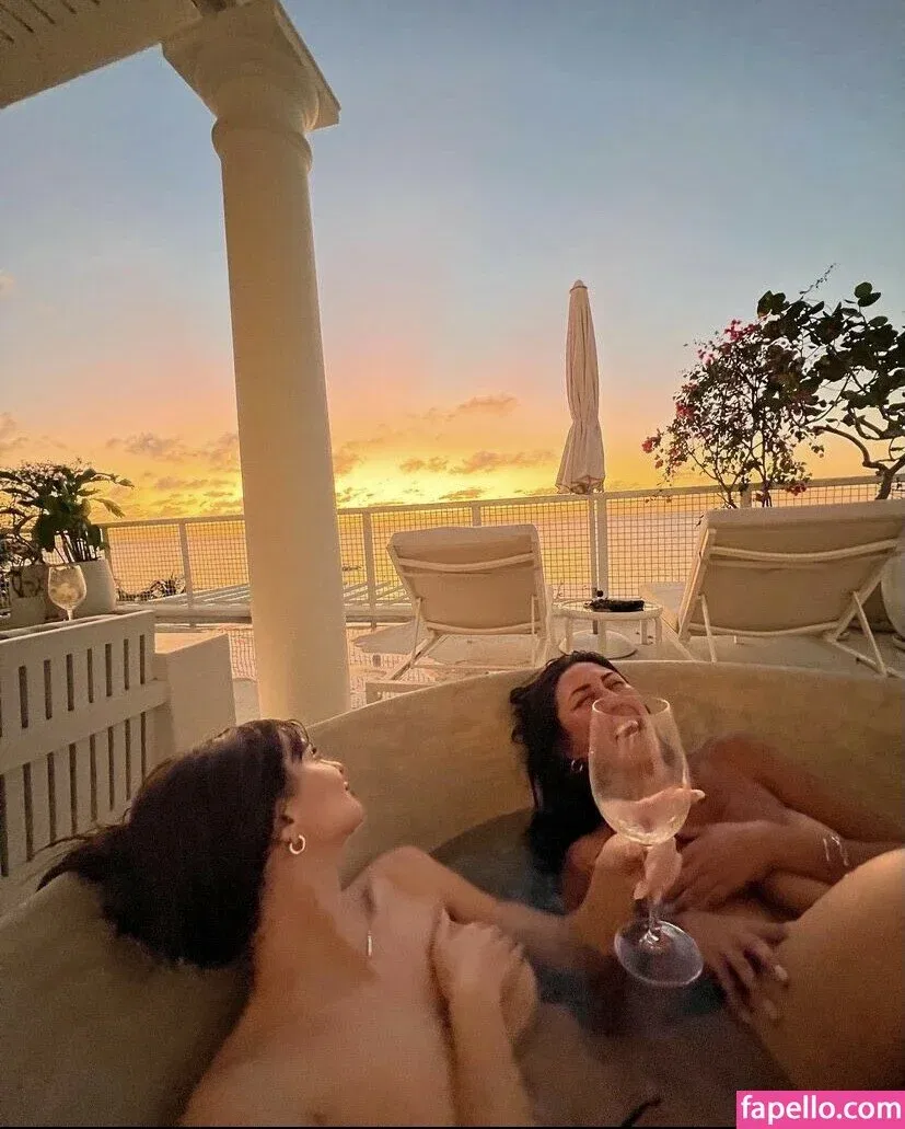 Emily Ratajkowski Onlyfans Photo Gallery 