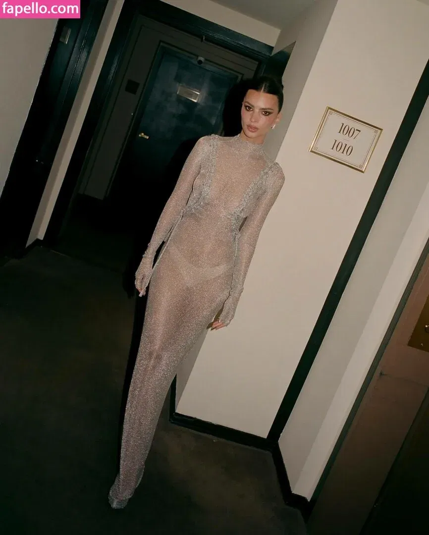 Emily Ratajkowski Onlyfans Photo Gallery 