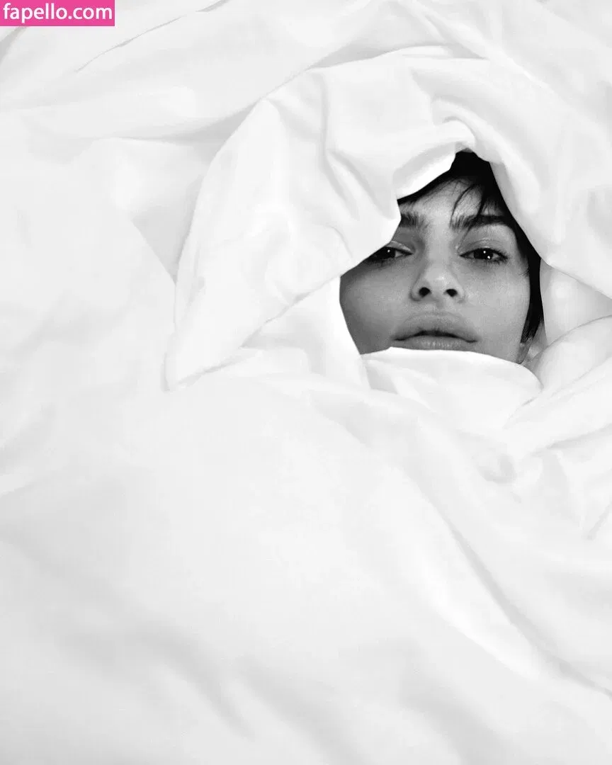 Emily Ratajkowski Onlyfans Photo Gallery 