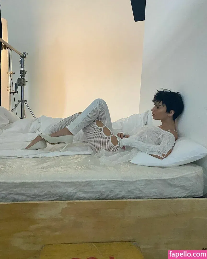 Emily Ratajkowski Onlyfans Photo Gallery 