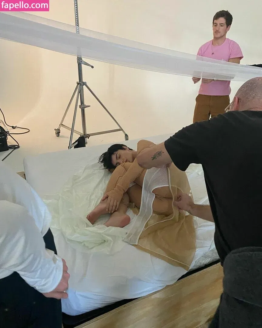 Emily Ratajkowski Onlyfans Photo Gallery 