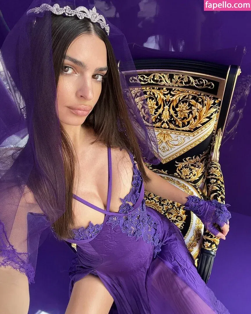 Emily Ratajkowski Onlyfans Photo Gallery 