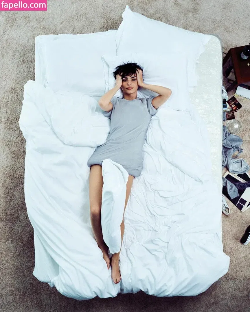 Emily Ratajkowski Onlyfans Photo Gallery 