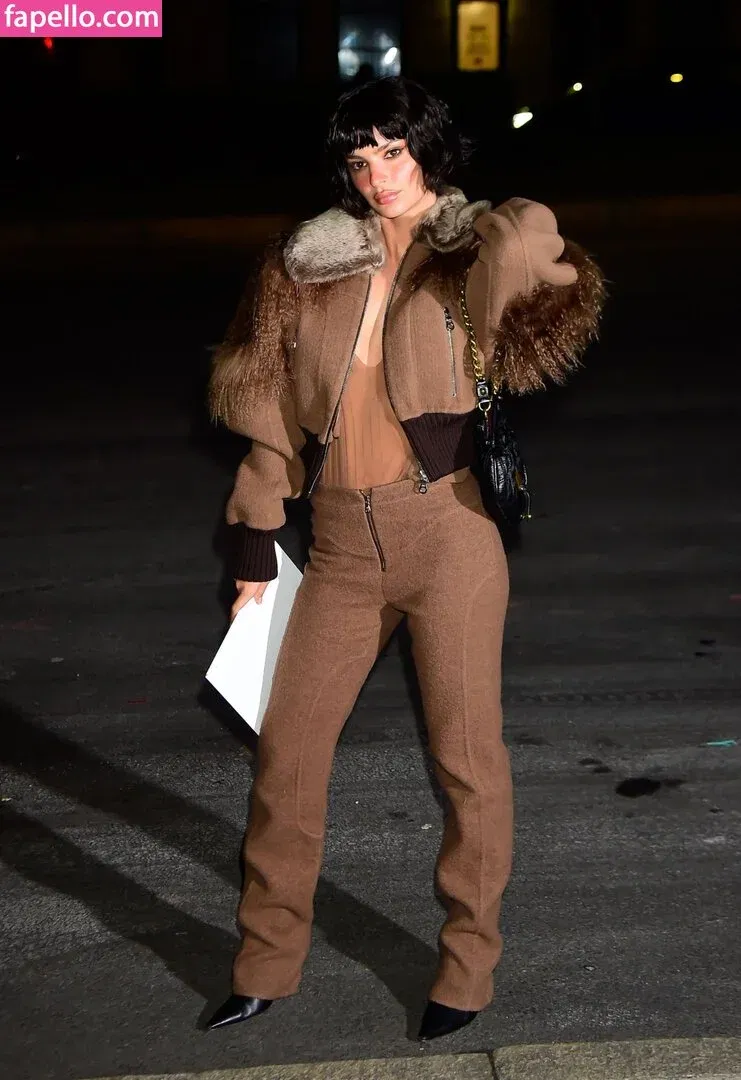 Emily Ratajkowski Onlyfans Photo Gallery 