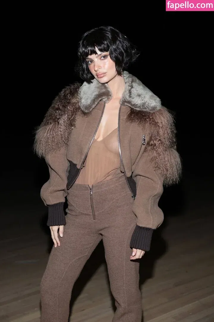 Emily Ratajkowski Onlyfans Photo Gallery 