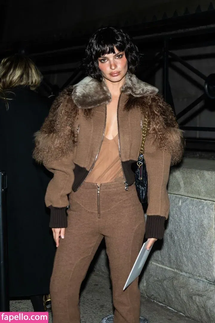 Emily Ratajkowski Onlyfans Photo Gallery 