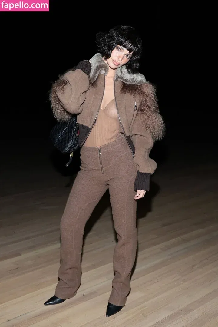 Emily Ratajkowski Onlyfans Photo Gallery 