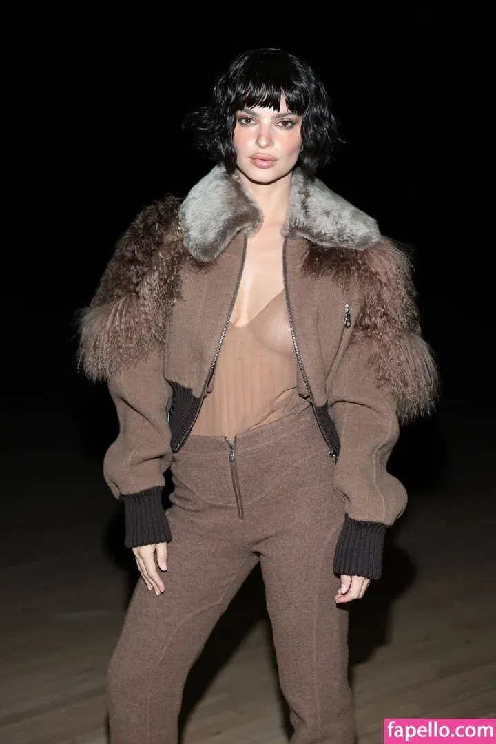 Emily Ratajkowski Onlyfans Photo Gallery 