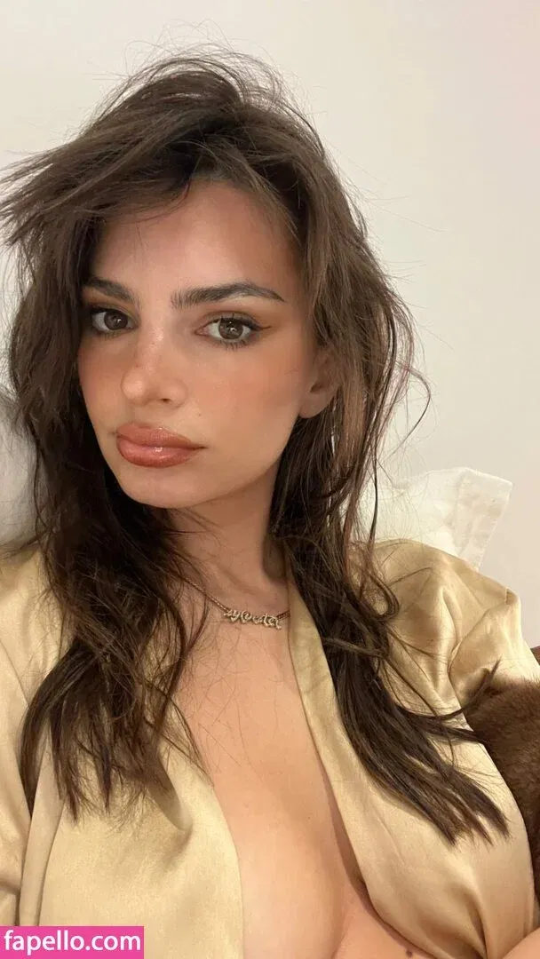 Emily Ratajkowski Onlyfans Photo Gallery 