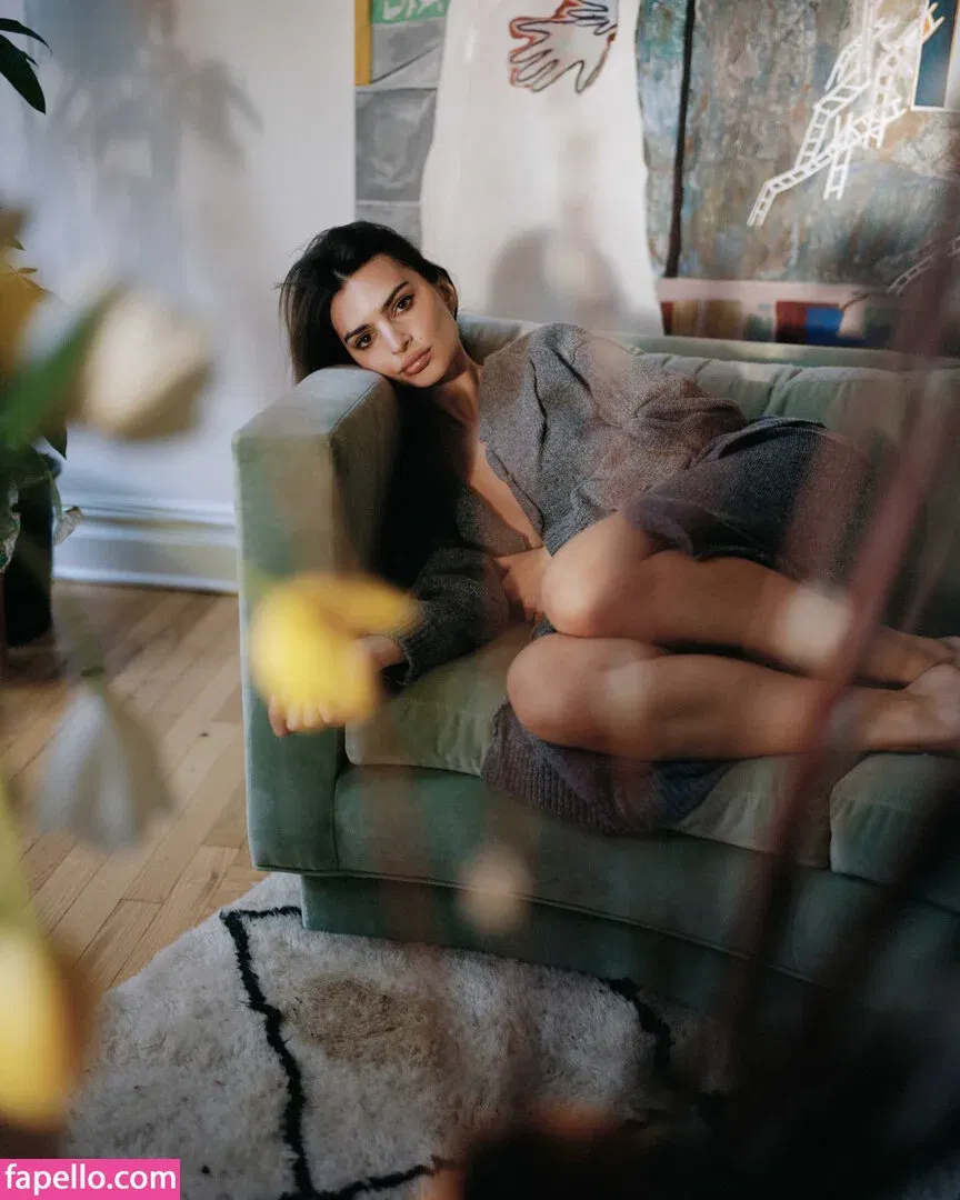 Emily Ratajkowski Onlyfans Photo Gallery 