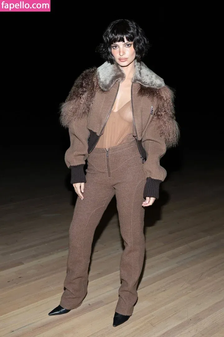 Emily Ratajkowski Onlyfans Photo Gallery 