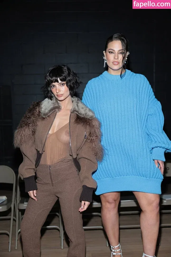 Emily Ratajkowski Onlyfans Photo Gallery 