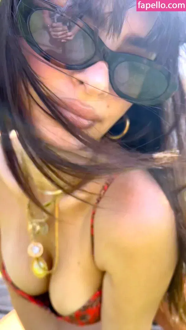 Emily Ratajkowski Onlyfans Photo Gallery 