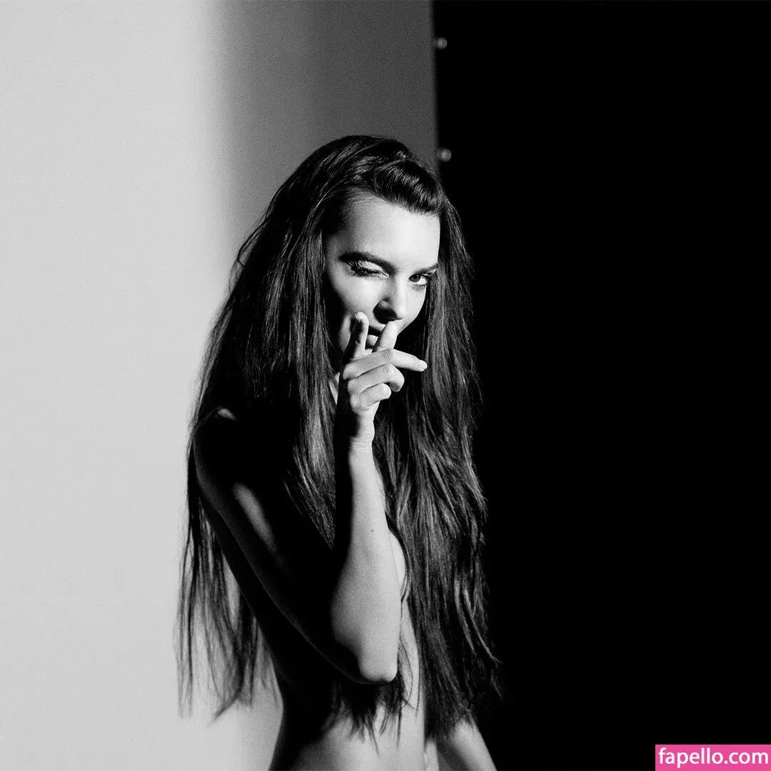 Emily Ratajkowski Onlyfans Photo Gallery 