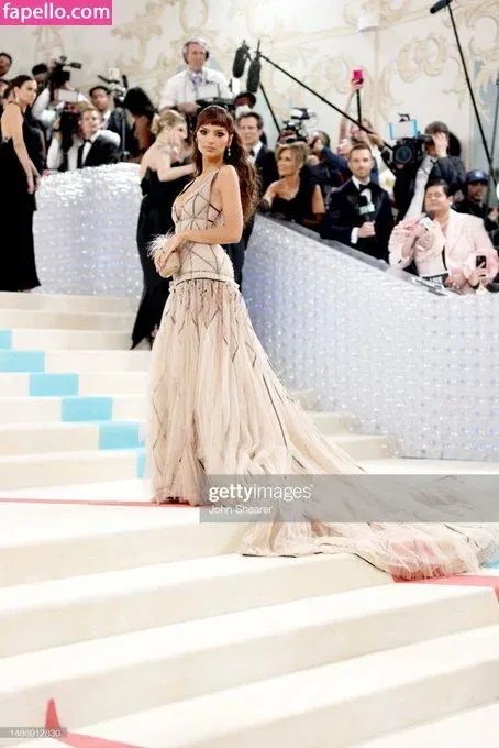 Emily Ratajkowski Onlyfans Photo Gallery 