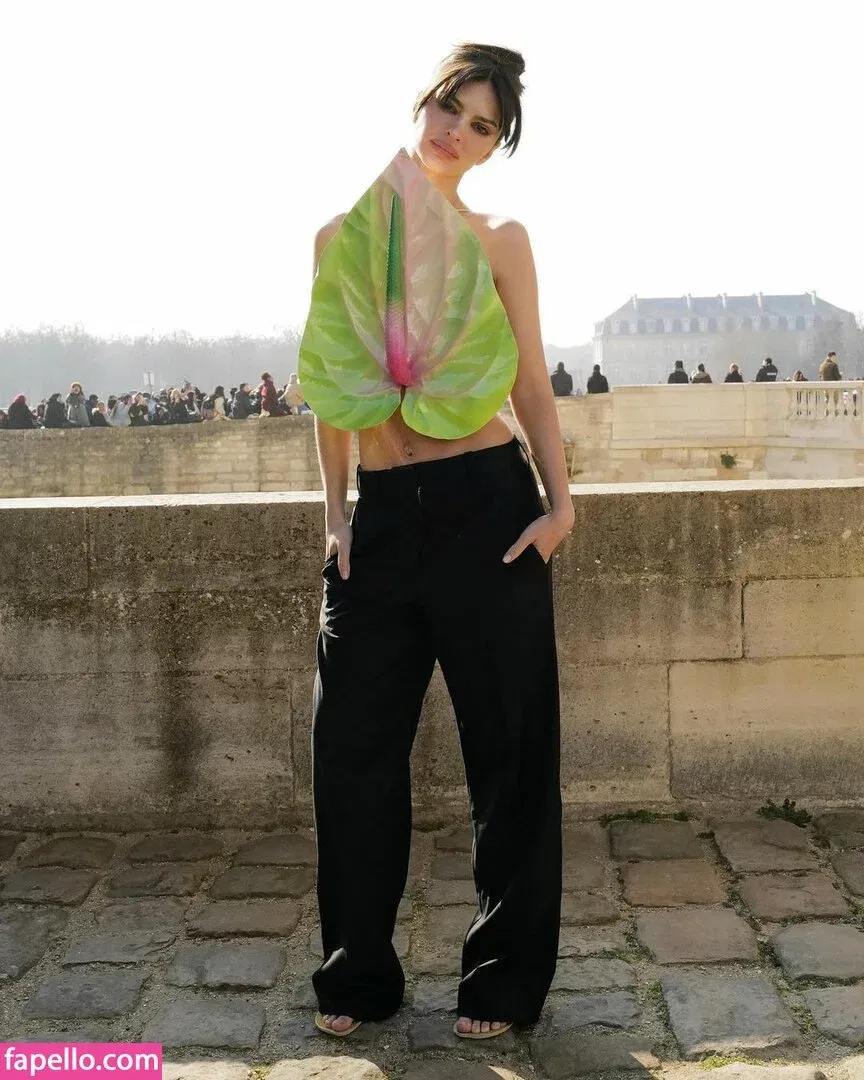 Emily Ratajkowski Onlyfans Photo Gallery 