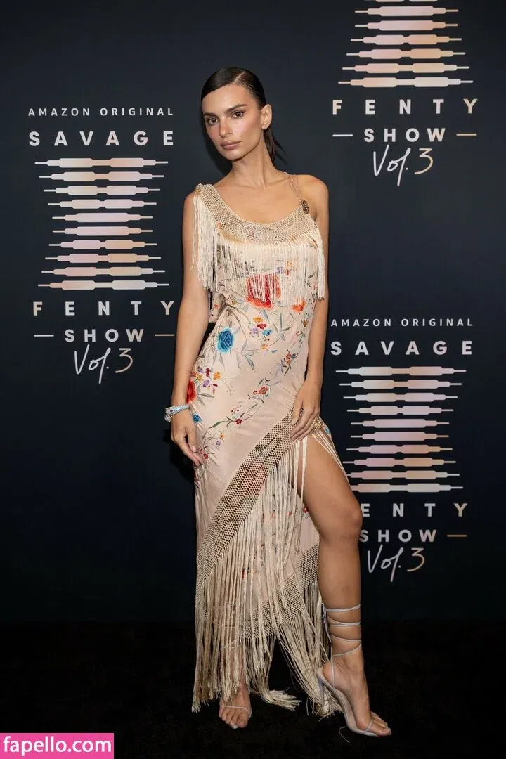 Emily Ratajkowski Onlyfans Photo Gallery 