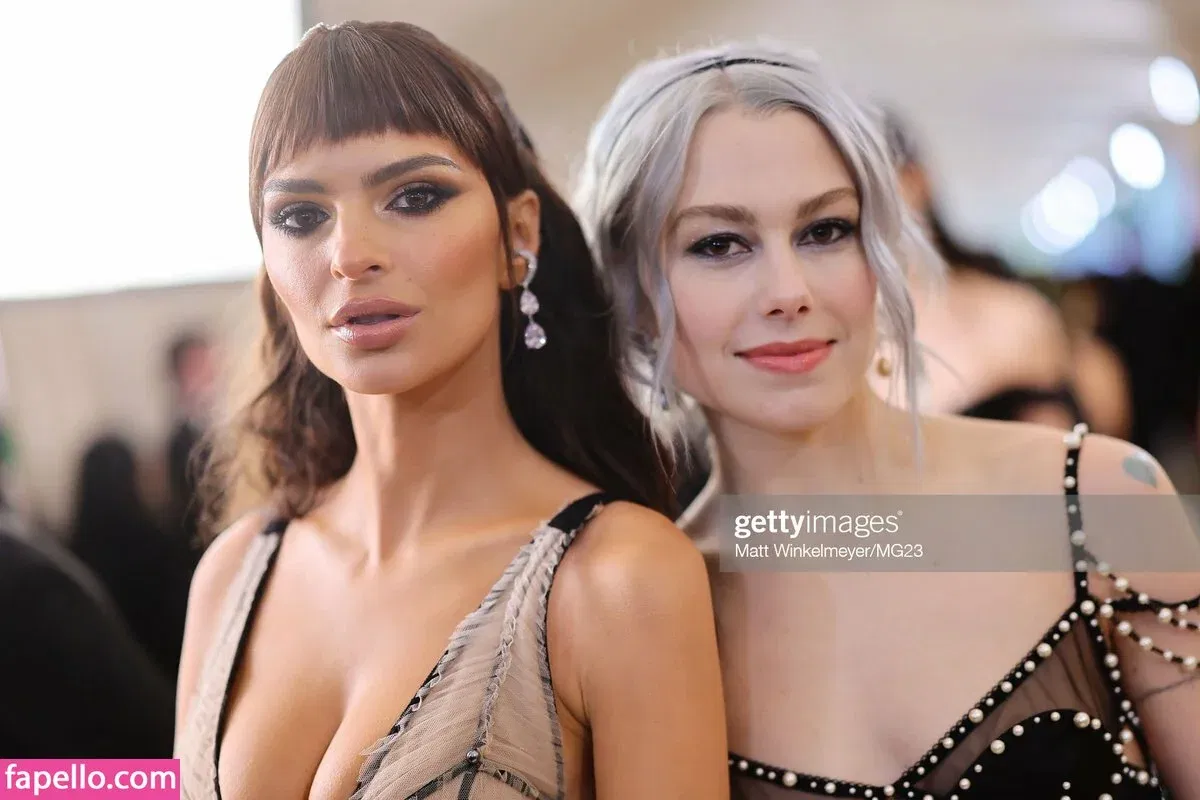 Emily Ratajkowski Onlyfans Photo Gallery 