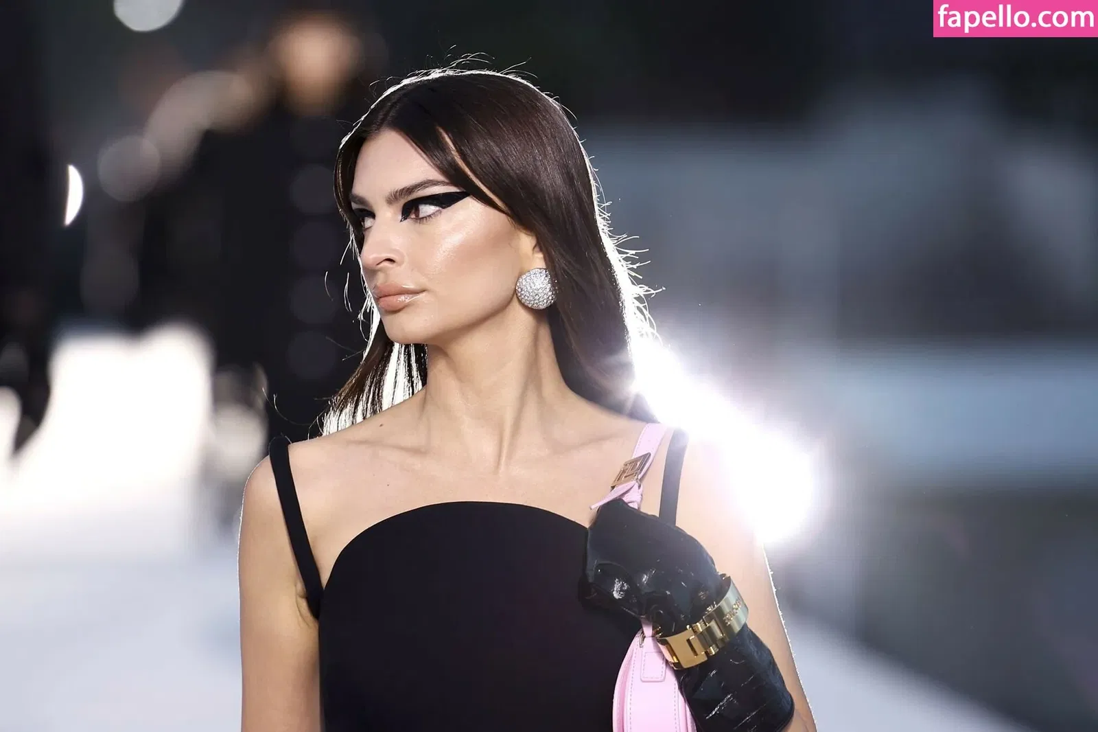 Emily Ratajkowski Onlyfans Photo Gallery 