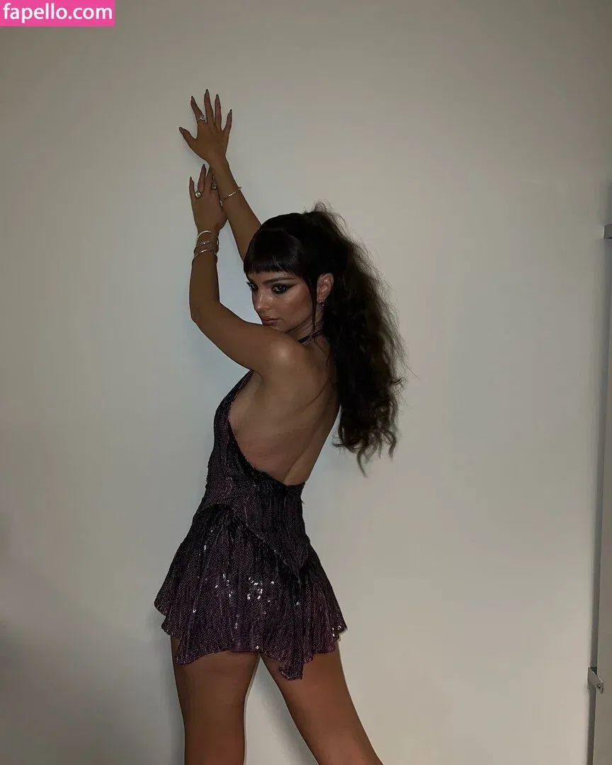 Emily Ratajkowski Onlyfans Photo Gallery 