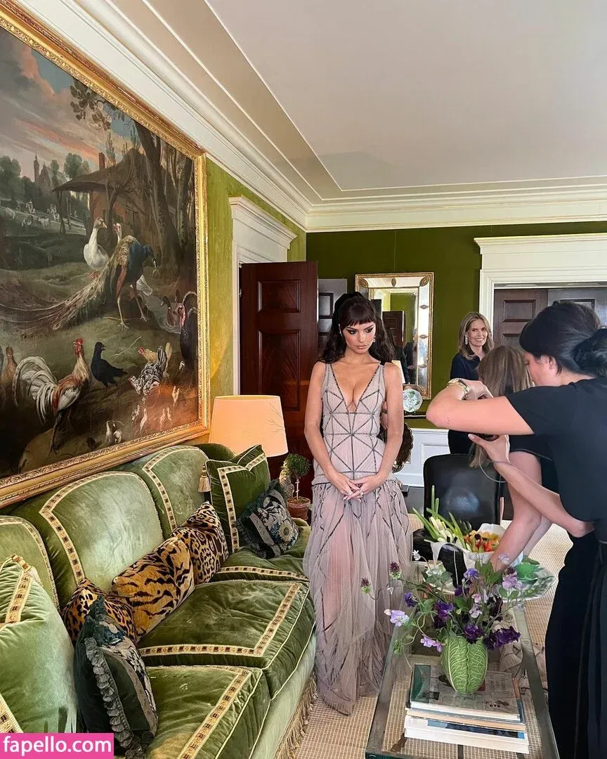 Emily Ratajkowski Onlyfans Photo Gallery 